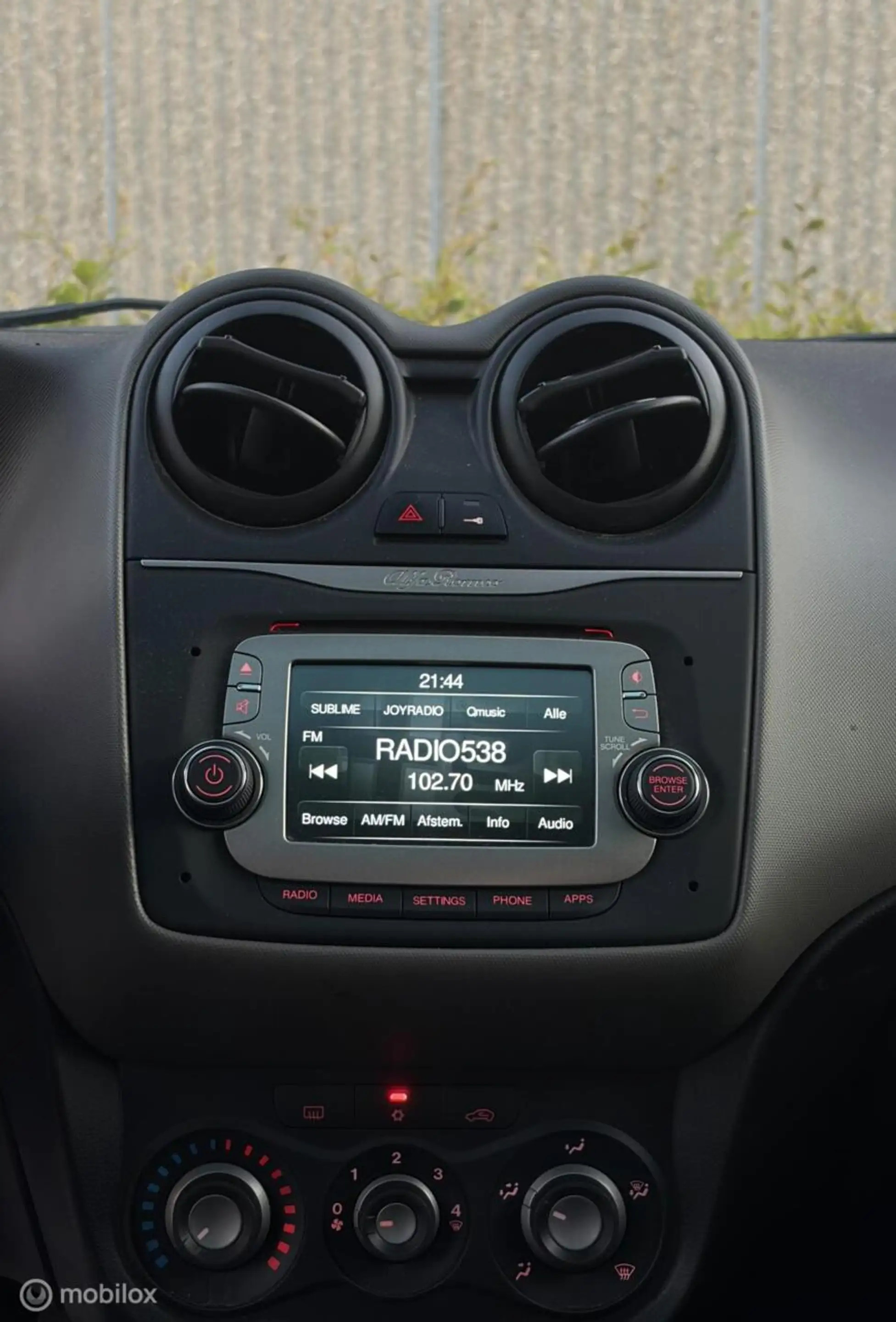 Alfa Romeo MiTo 0.9 | Panoramadak | Airco | Goed onderhouden — photo 15