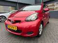 Toyota Aygo 1.0 met APK 11-2026! Airco, navigatie Rot - thumbnail 1