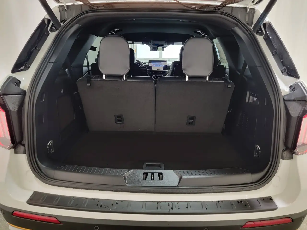 Ford Explorer снимка Ford Explorer