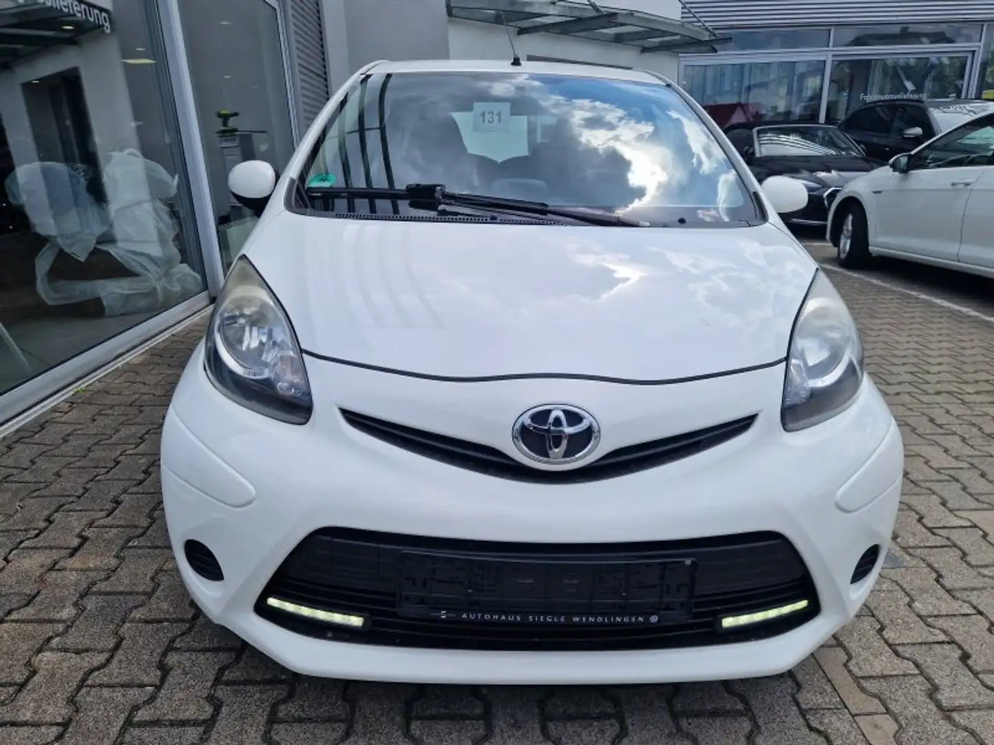 Toyota Aygo 1.0 Cool&Go Klima Navi ABS Bluetooth  elektr. Fens Weiß - 2