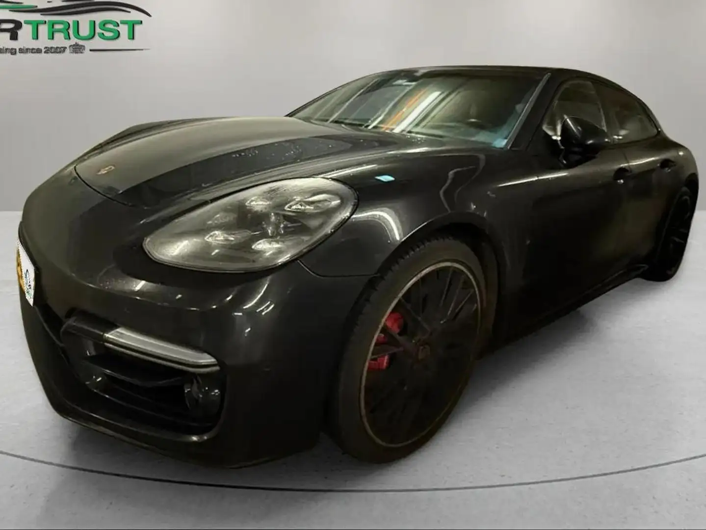 Porsche Panamera GTS Sport Turismo Schwarz - 2