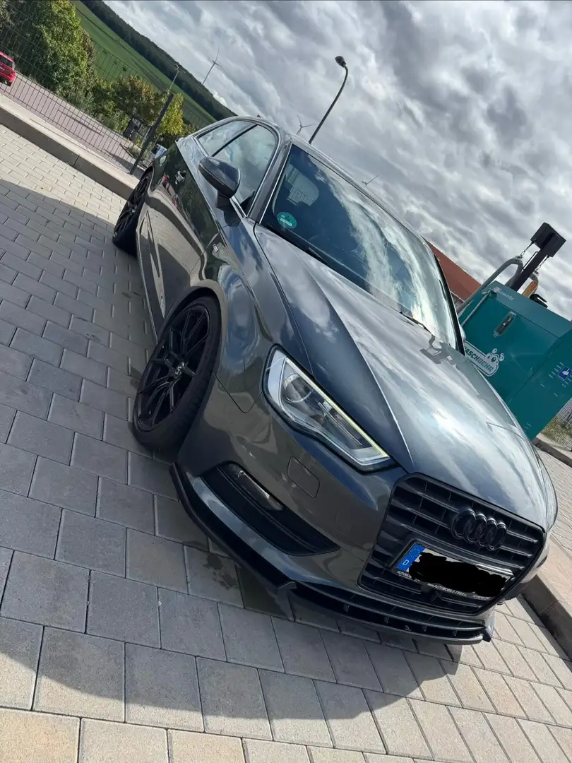 Audi A3 Grau - 2