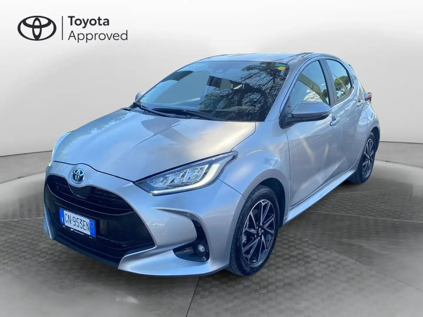 Toyota Yaris 1.5 Hybrid 5 porte Trend Argento - 1