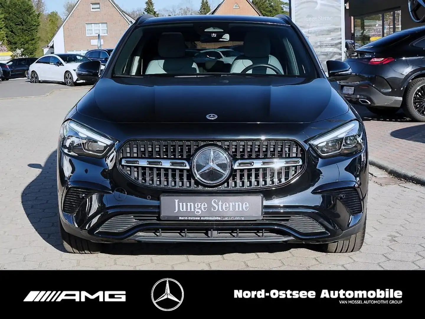 Mercedes-Benz GLA 220 4M Progr. NIGHT MULTIBEAM PANO KAMERA Zwart - 2