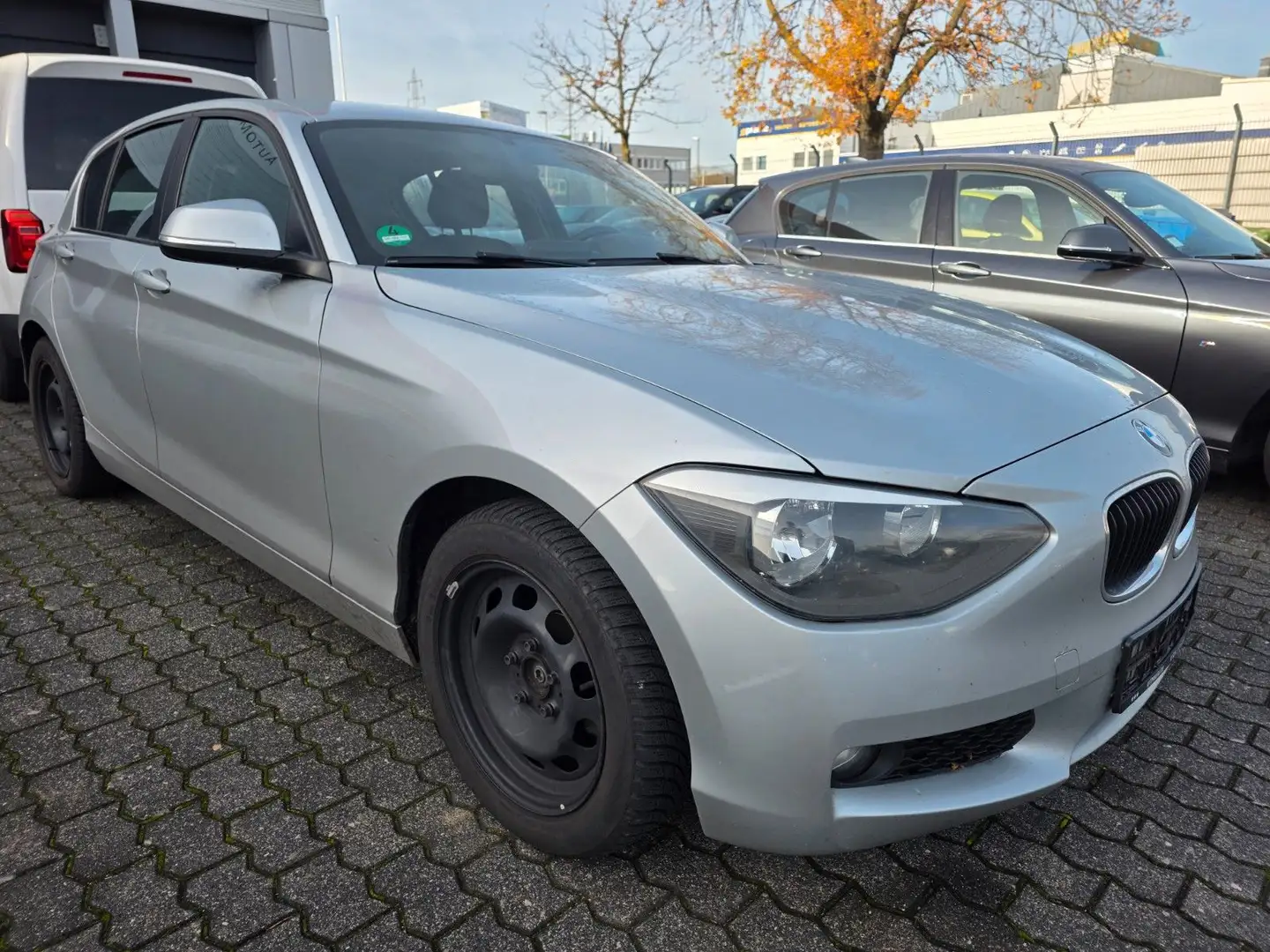 BMW 120 1 Limousine 5-trg. 120 d xDrive 18 Zoll Alu Silber - 2