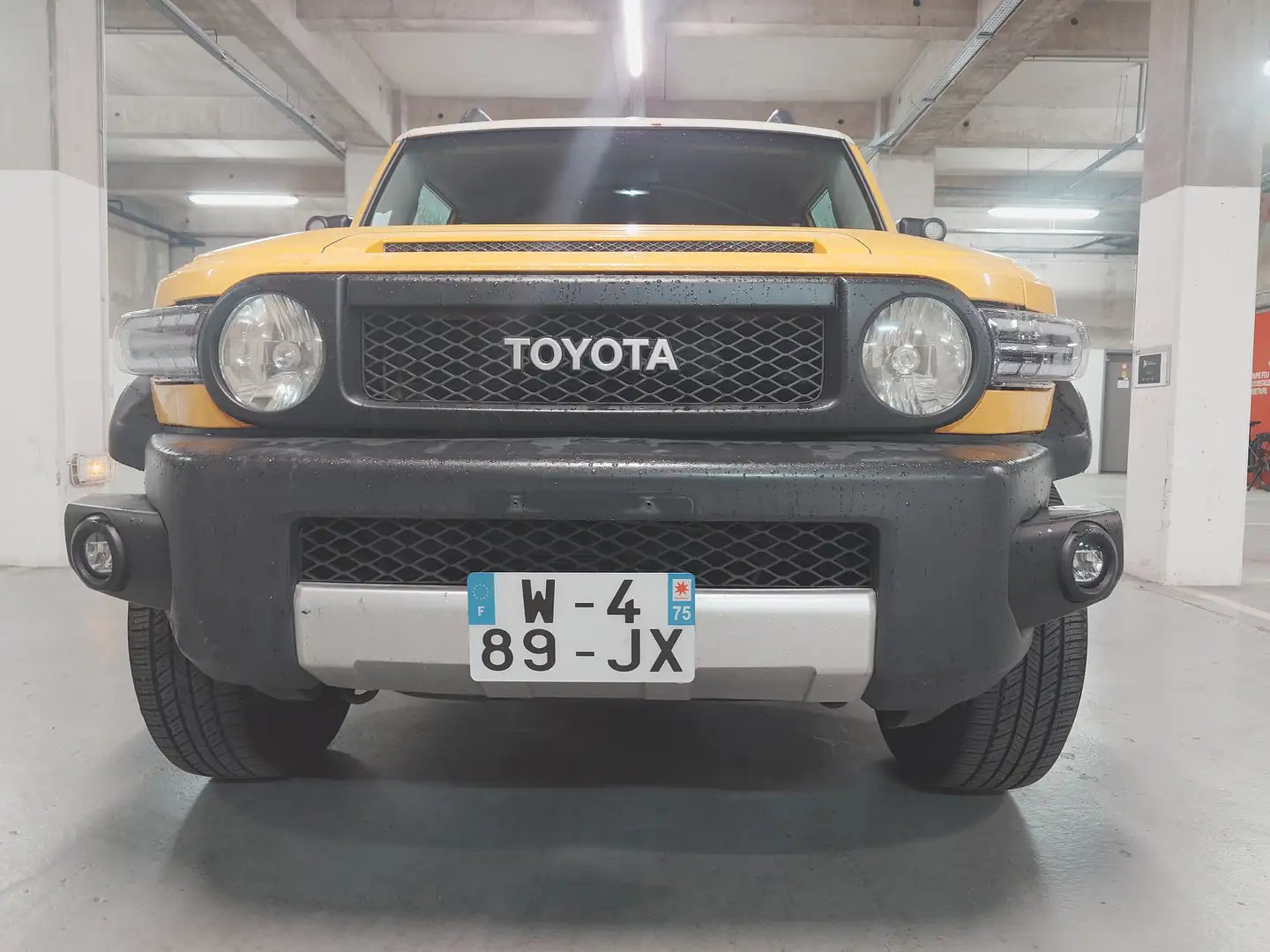 Toyota FJ Cruiser Amarillo - 1