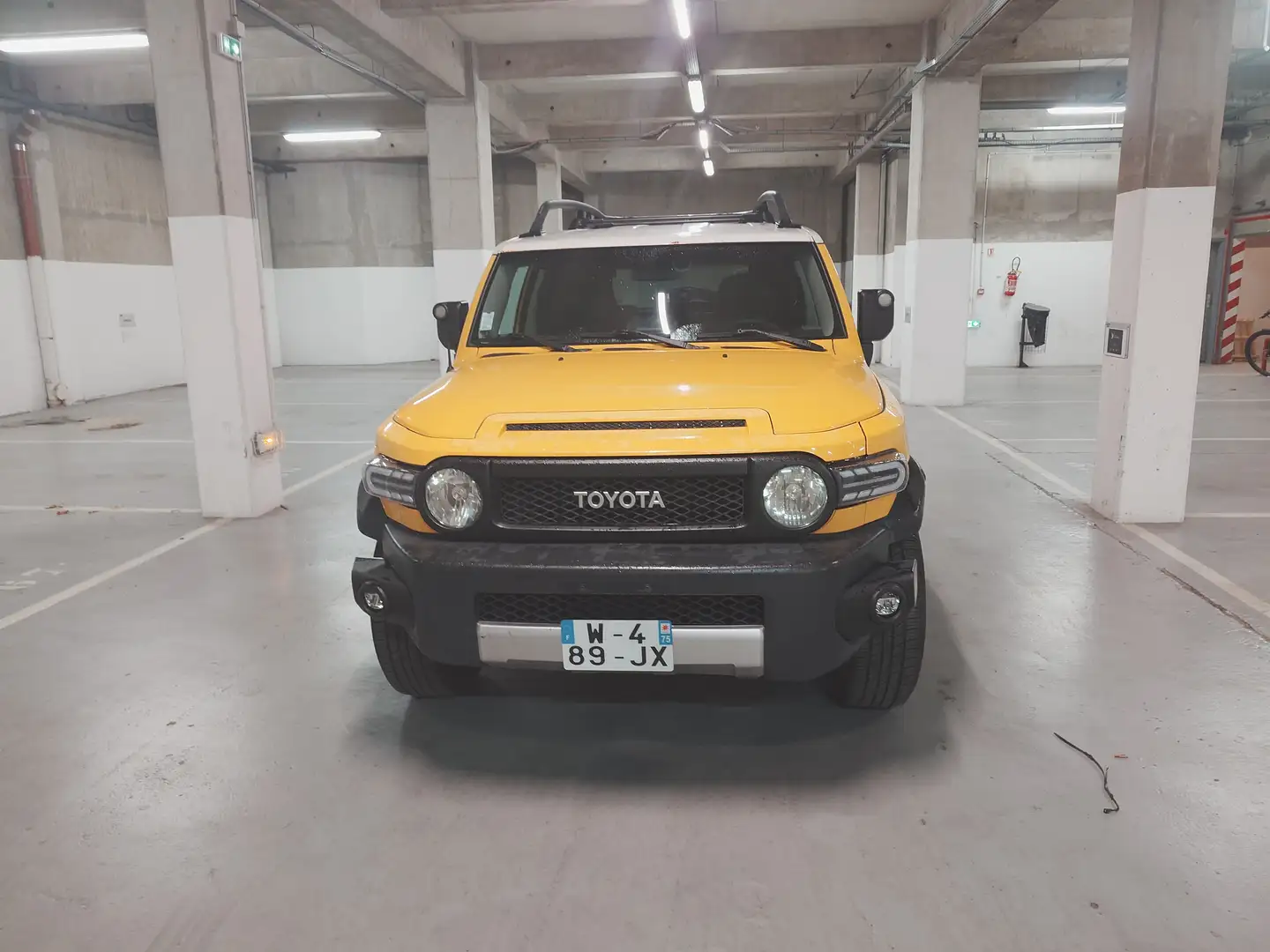 Toyota FJ Cruiser Amarillo - 2