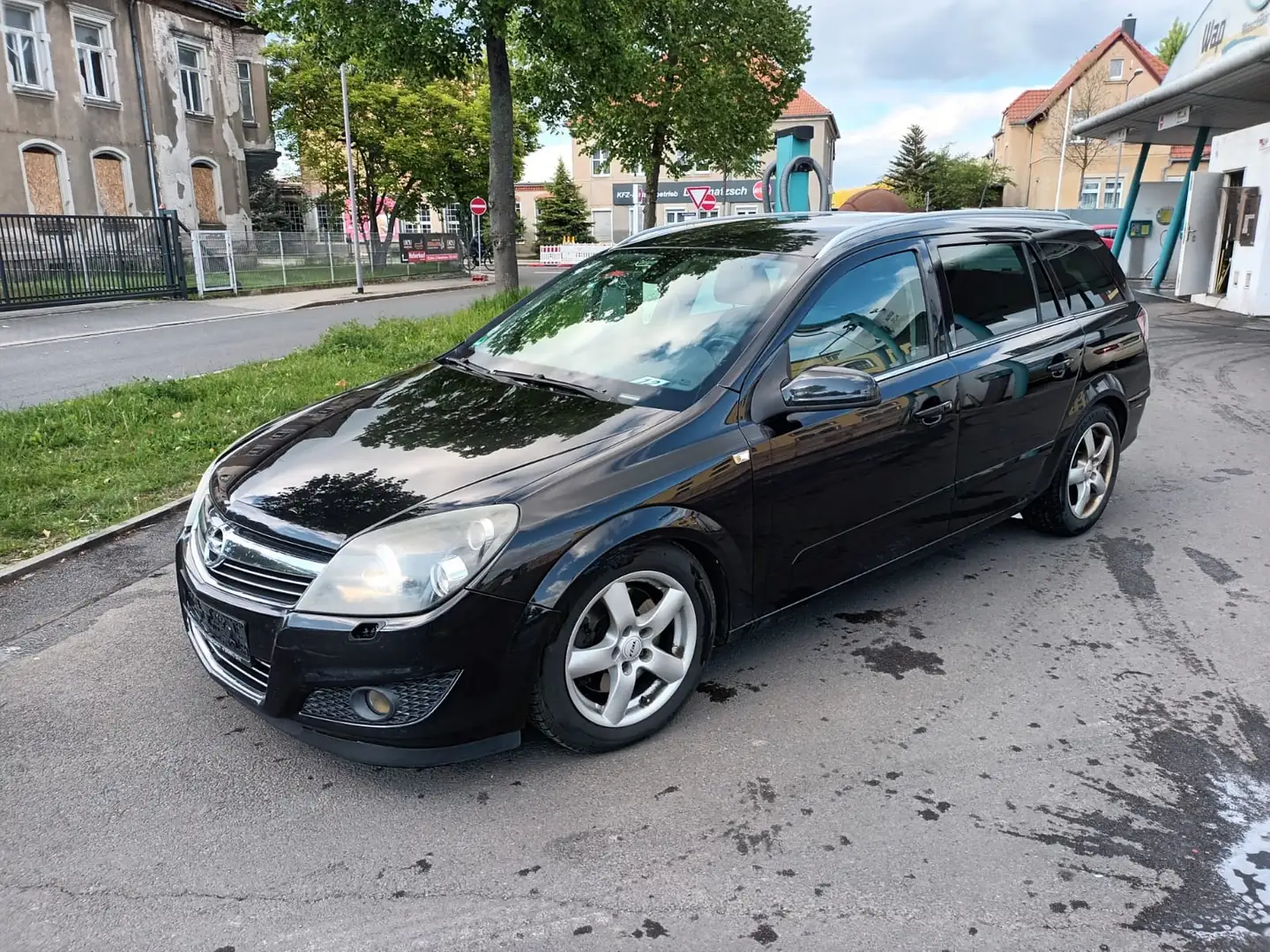 Opel Astra 1.9 CDTI Caravan DPF Automatik Schwarz - 1