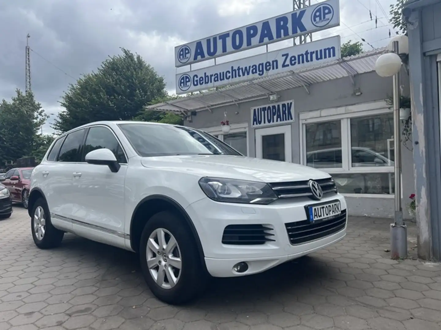 Volkswagen Touareg 3.0 TDI*Tiptronic*Navi*Leder*Xenon*Alu Alb - 1