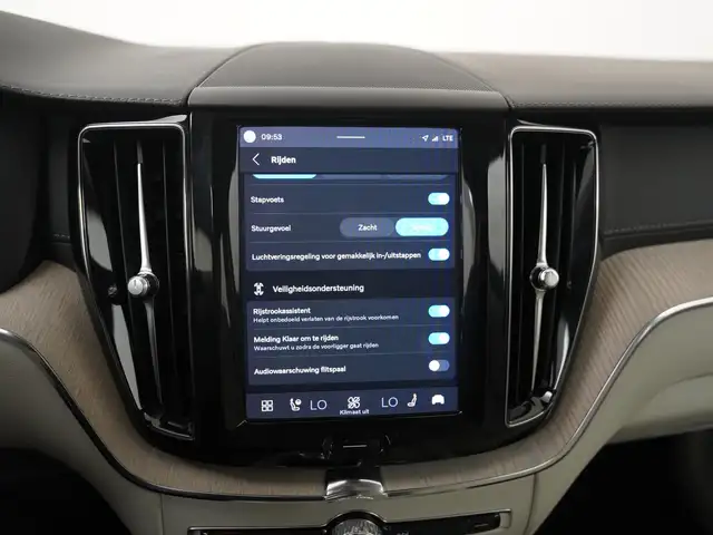 Volvo XC60 view 22