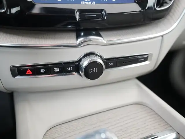 Volvo XC60 view 11