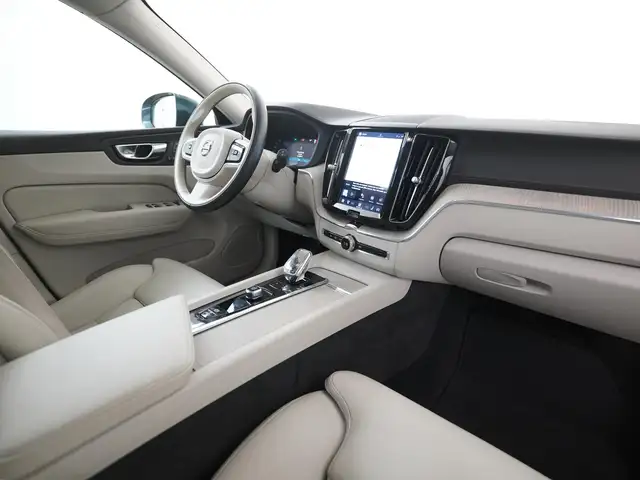 Volvo XC60 view 2