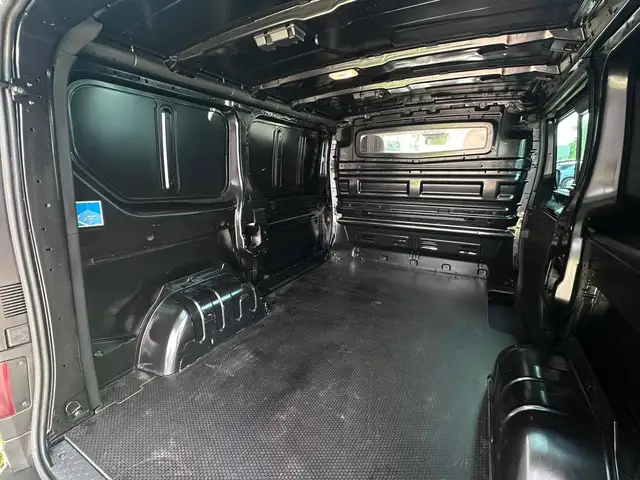 Renault Trafic view 6