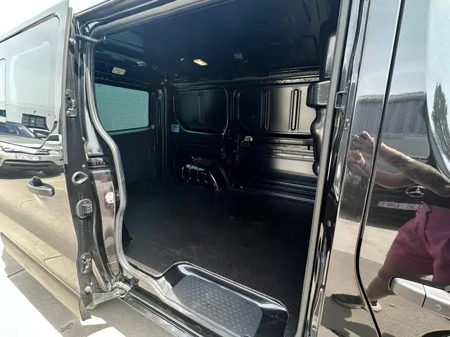 Renault Trafic view 4