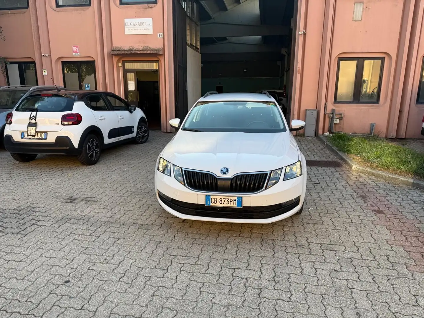 Skoda Octavia Octavia III  Wagon  1.6 tdi Executive 115cv Weiß - 2