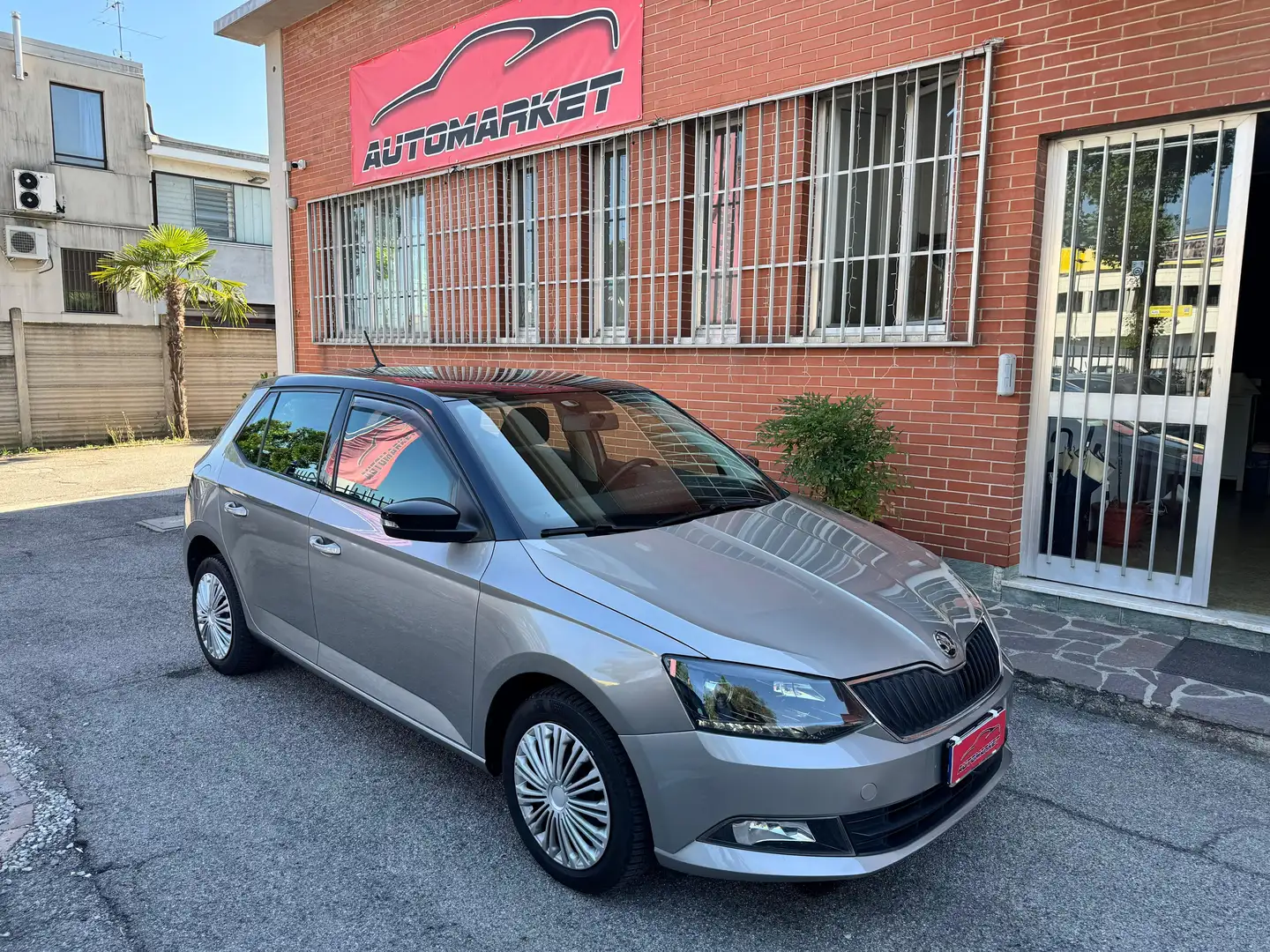 Skoda Fabia 1.0 mpi Twin Color Design Edition Nero 60cv Grigio - 1