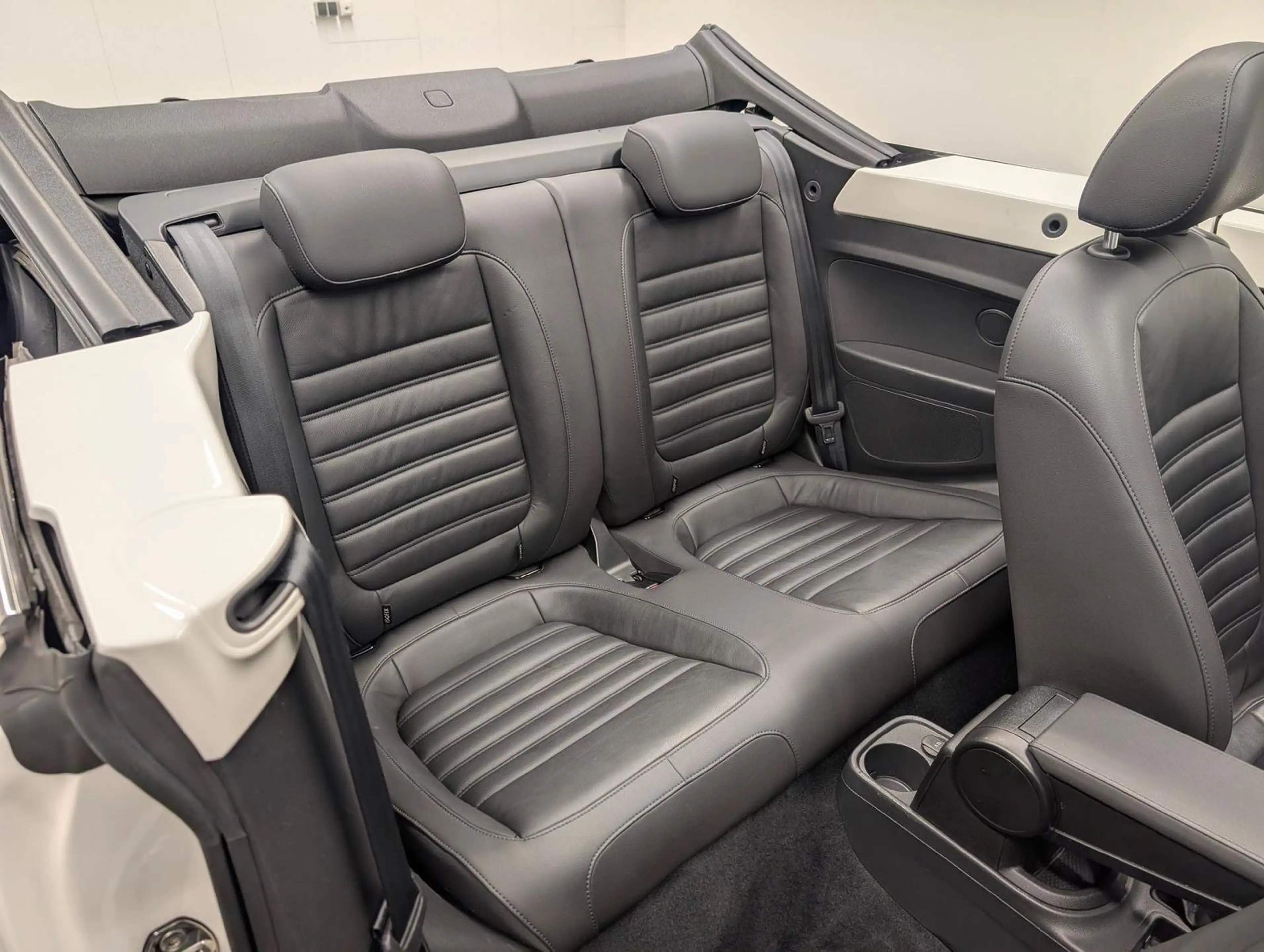 Volkswagen Beetle Design Bi-Xenon/Leder/SHZ/Tempom./16-LM — photo 12