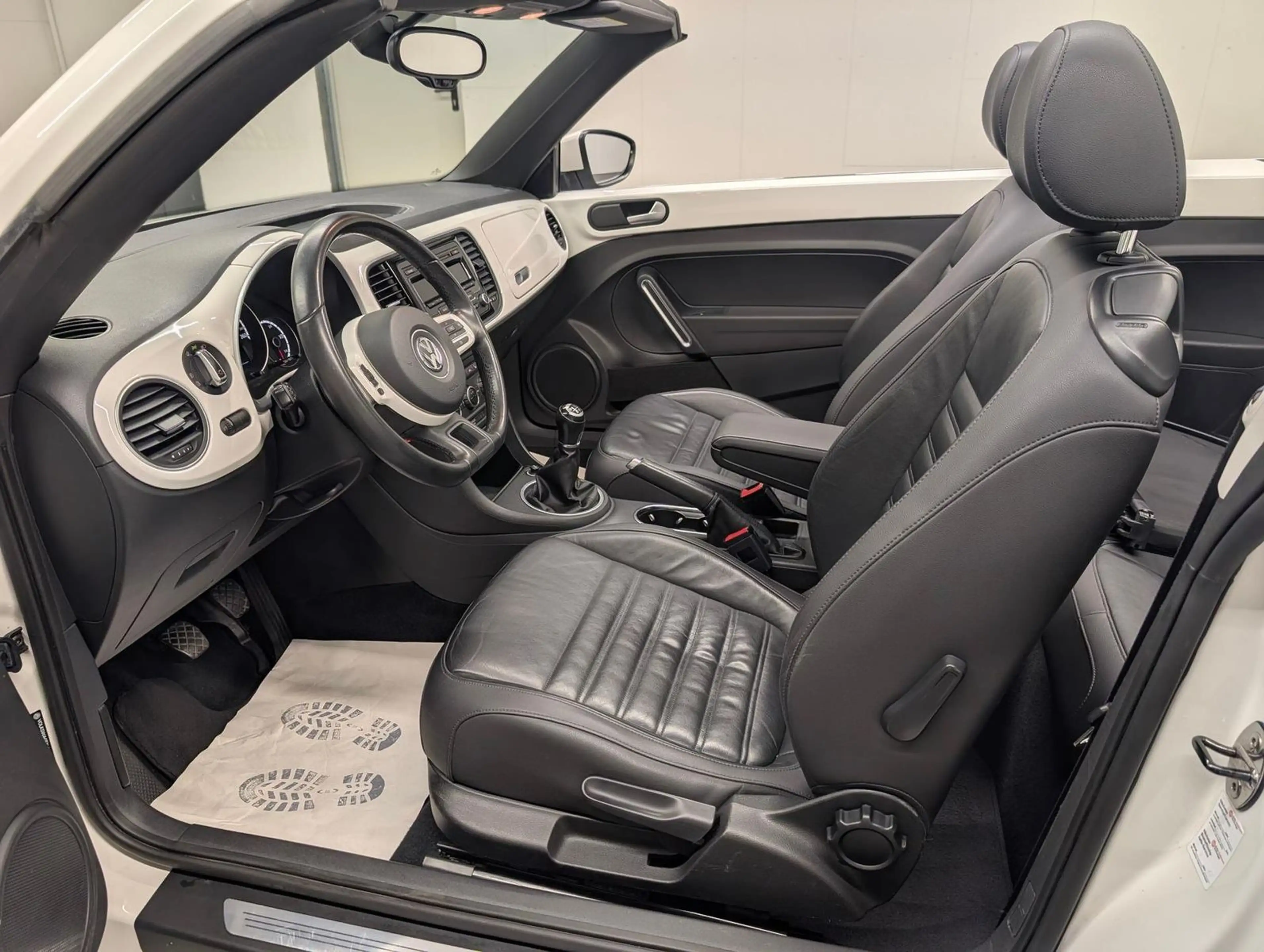 Volkswagen Beetle Design Bi-Xenon/Leder/SHZ/Tempom./16-LM — photo 10