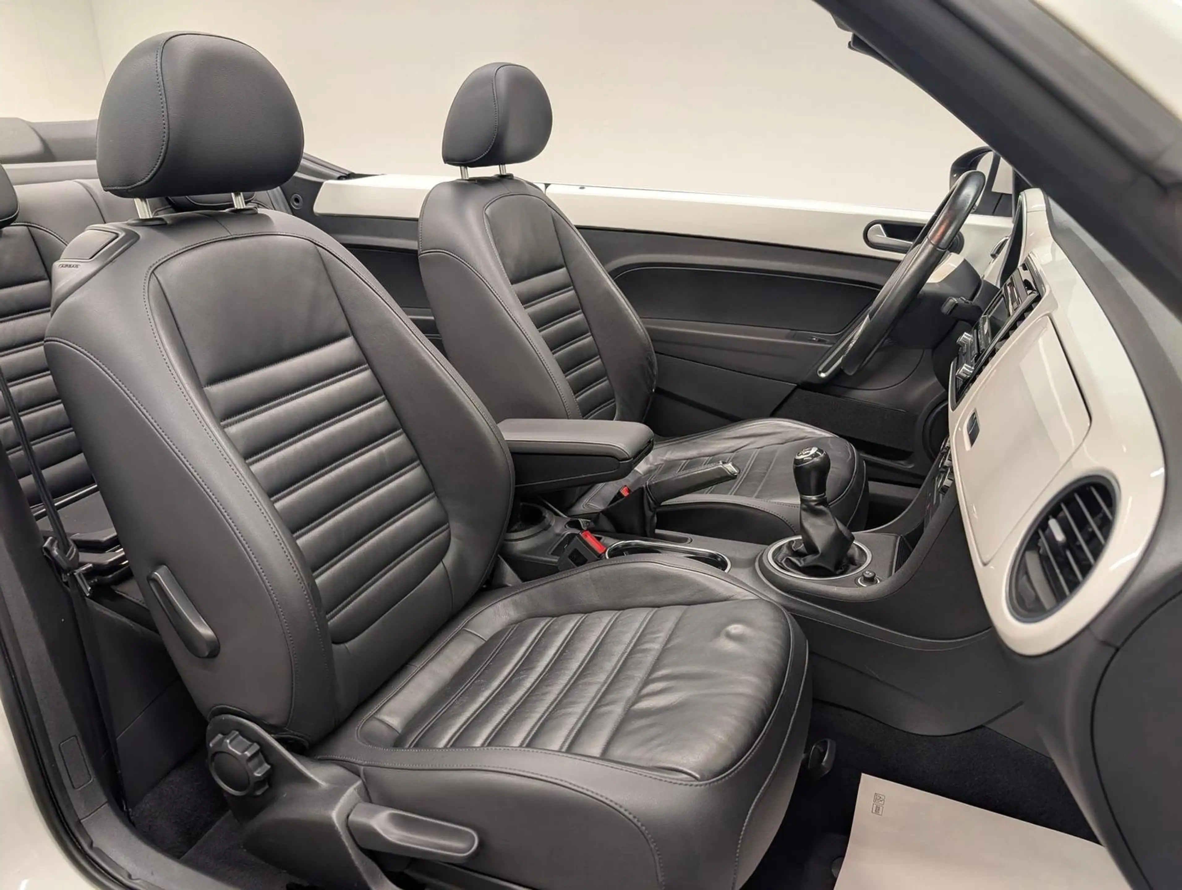 Volkswagen Beetle Design Bi-Xenon/Leder/SHZ/Tempom./16-LM — photo 11