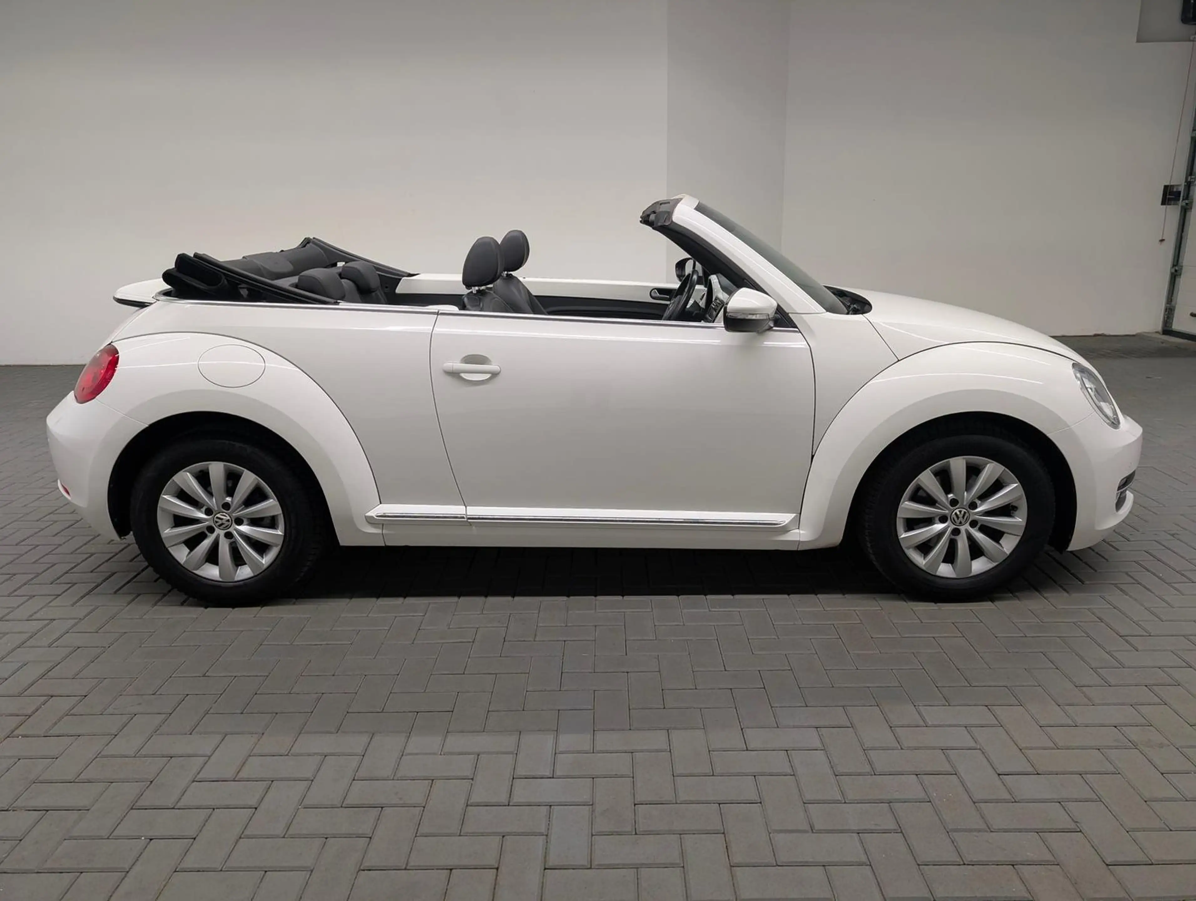 Volkswagen Beetle Design Bi-Xenon/Leder/SHZ/Tempom./16-LM — photo 6