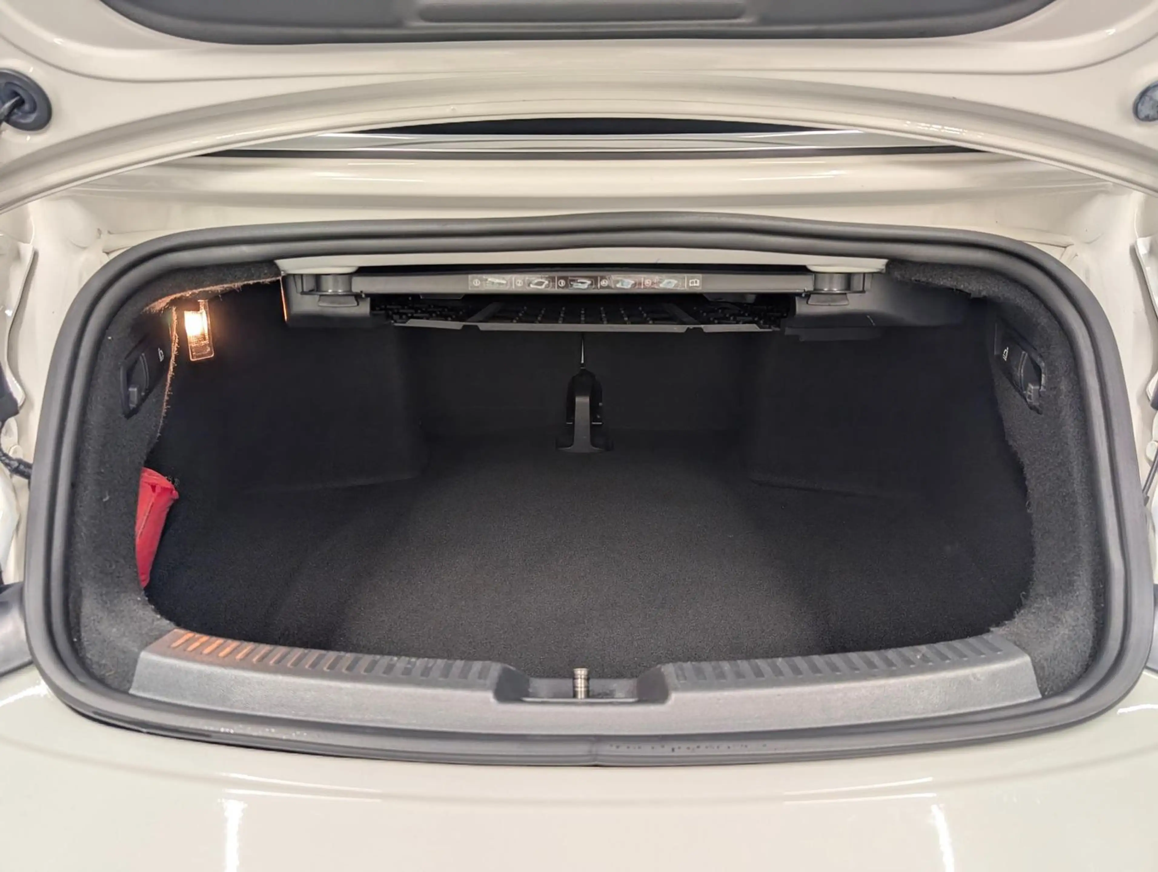 Volkswagen Beetle Design Bi-Xenon/Leder/SHZ/Tempom./16-LM — photo 9