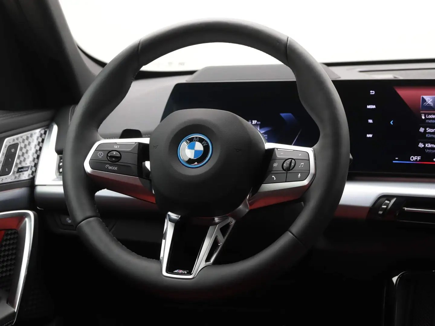 BMW iX1 eDrive20 M Sport 67 kWh Wit - 2