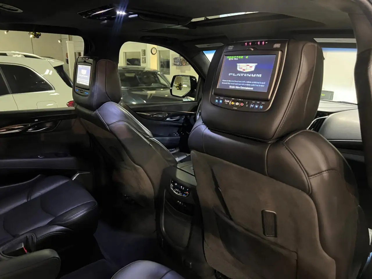 Cadillac Escalade снимка Cadillac Escalade