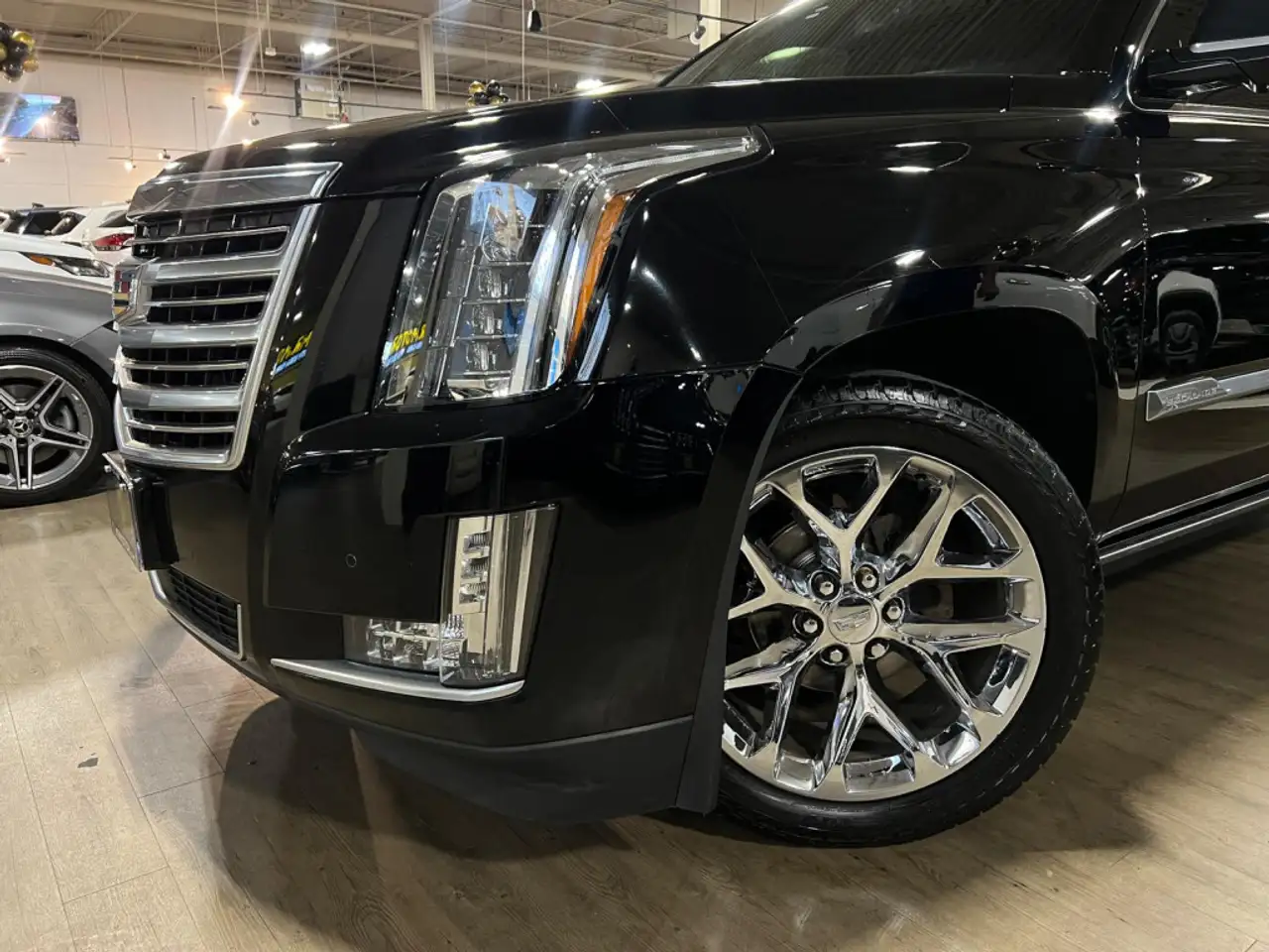 Cadillac Escalade снимка Cadillac Escalade
