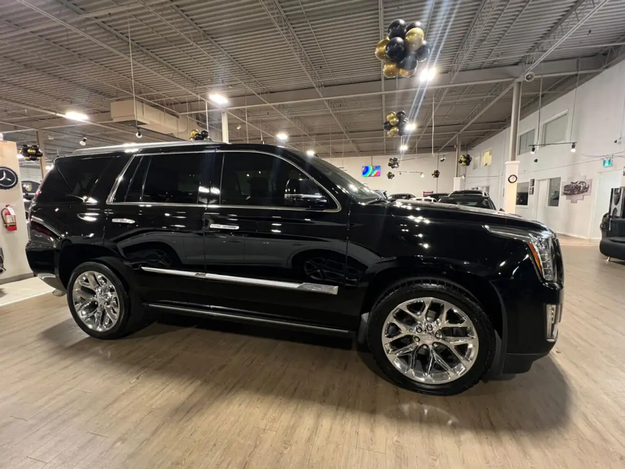 Cadillac Escalade снимка Cadillac Escalade