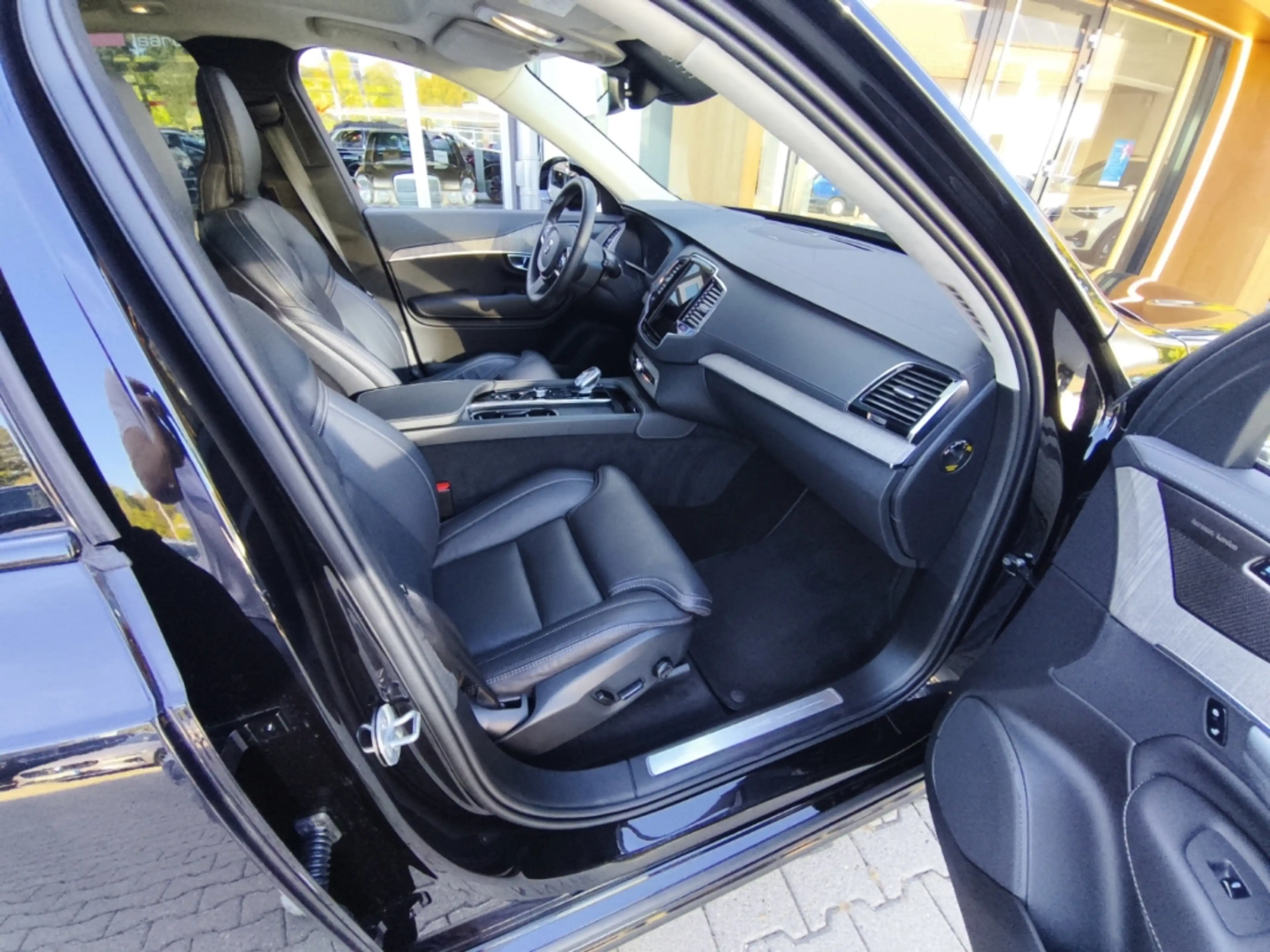 Volvo XC90 Ultimate Dark Recharge T8 AWD Luftf. HUD Pano ACC — photo 17