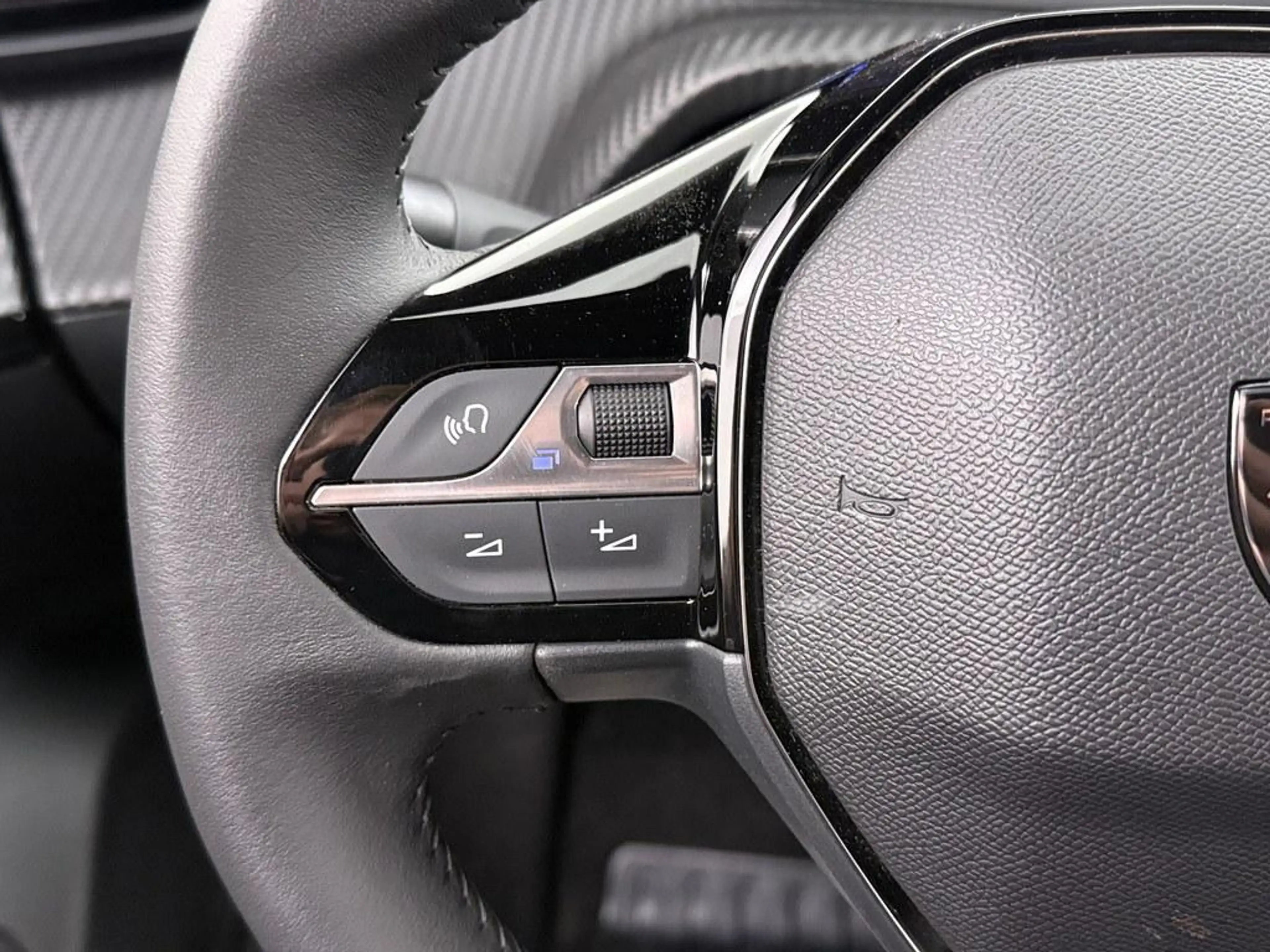 Peugeot e-2008 EV Allure Avantage 54 kWh Soh 97% 360.Camera/Nav/ — photo 15