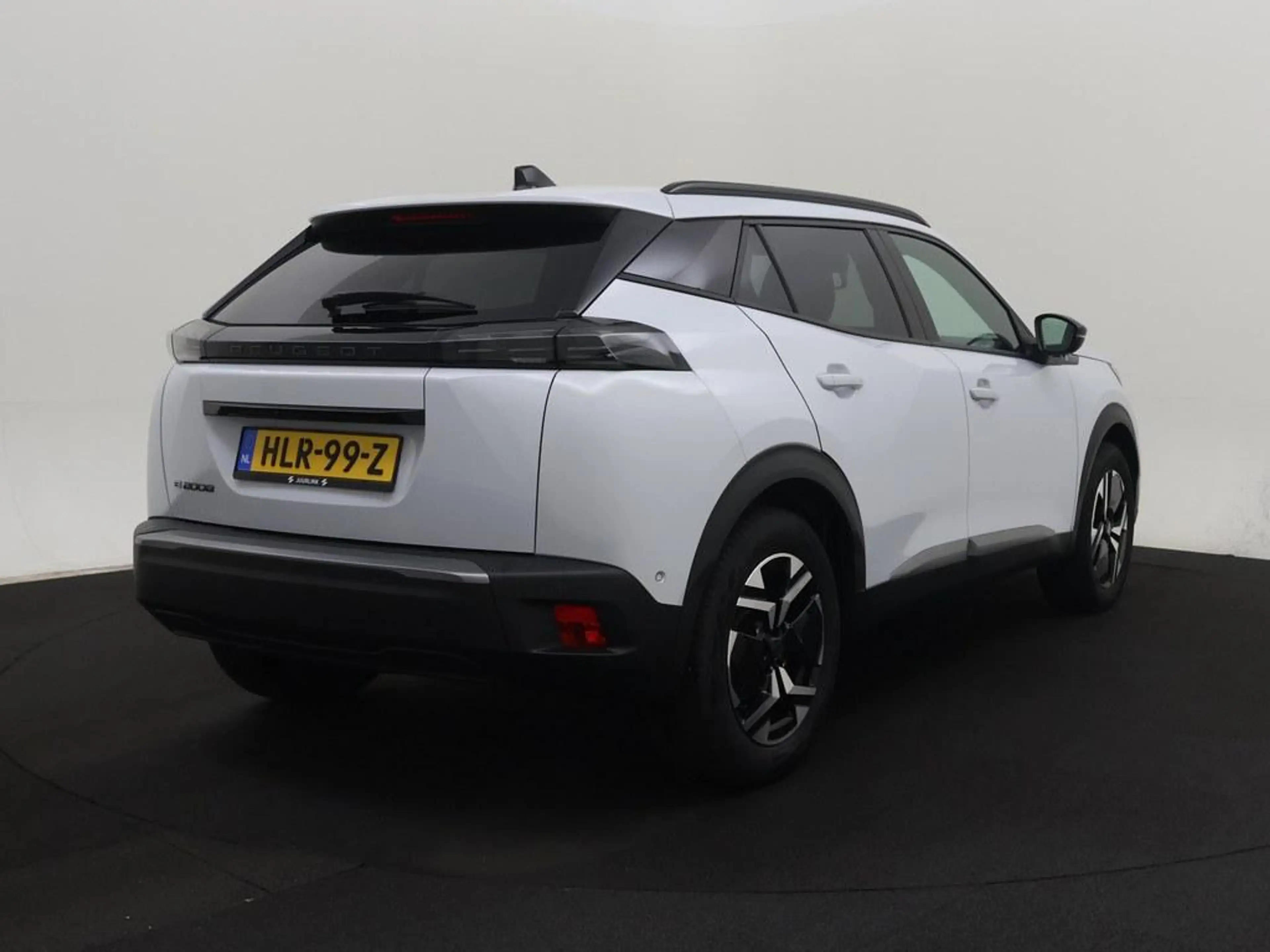 Peugeot e-2008 EV Allure Avantage 54 kWh Soh 97% 360.Camera/Nav/ — photo 2