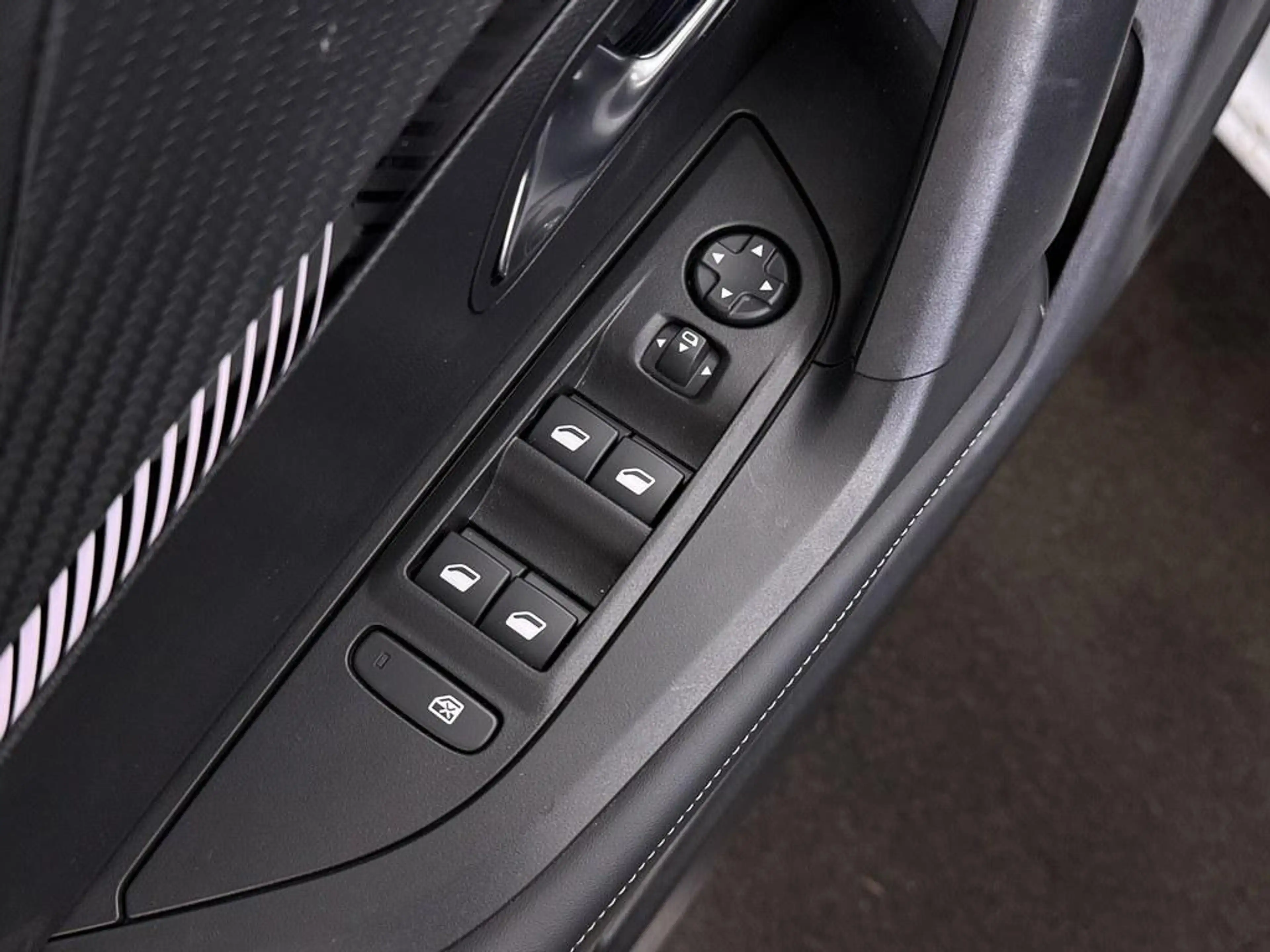 Peugeot e-2008 EV Allure Avantage 54 kWh Soh 97% 360.Camera/Nav/ — photo 14