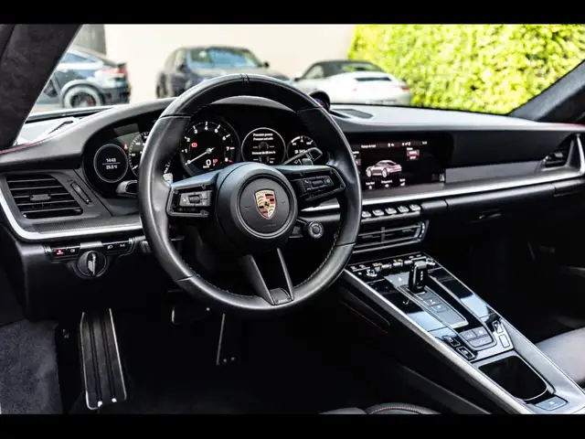 Porsche 911 view 10