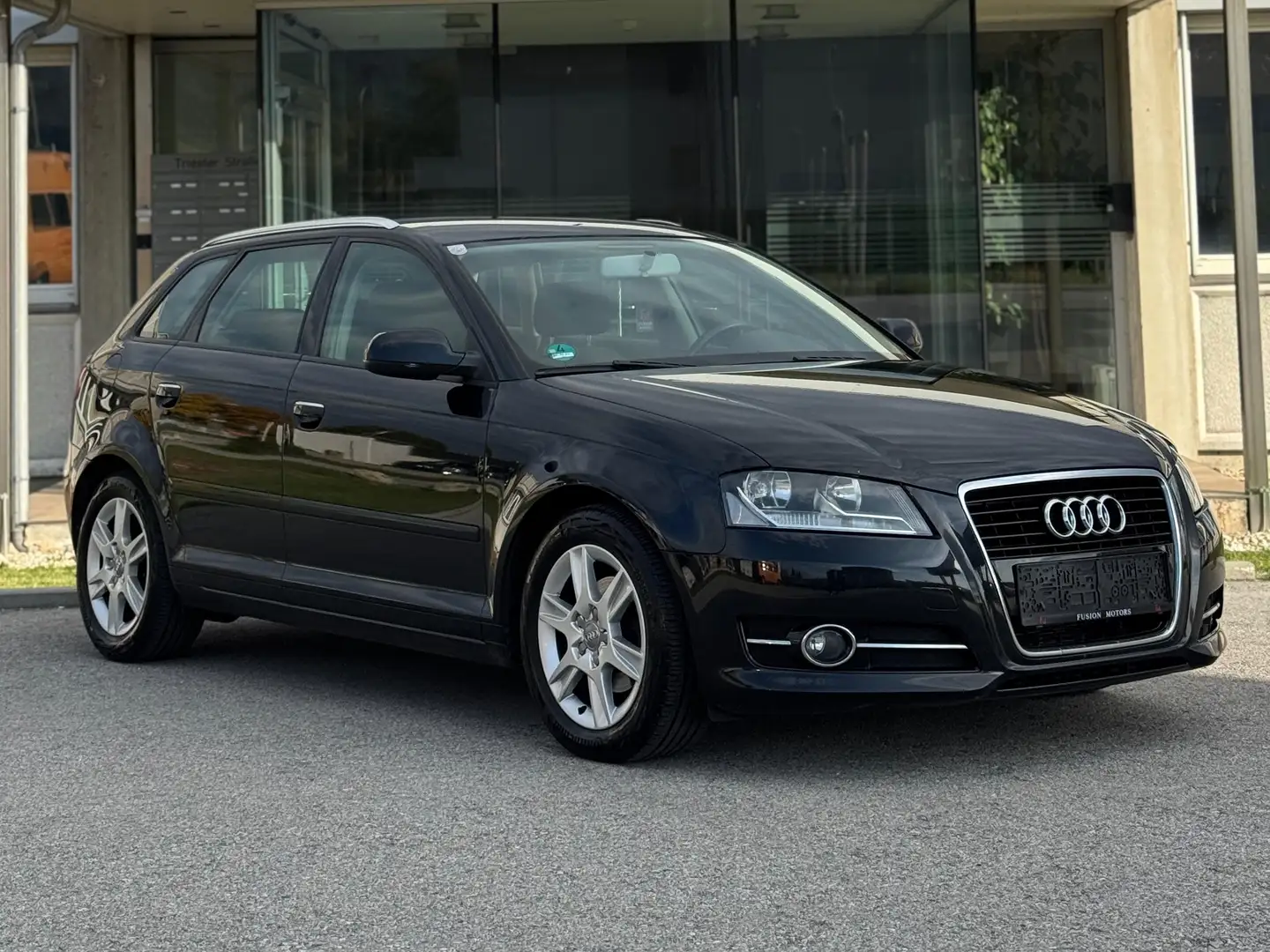 Audi A3 1.6 TDI Attraction*Sitzheizung*Parksensor* Schwarz - 1