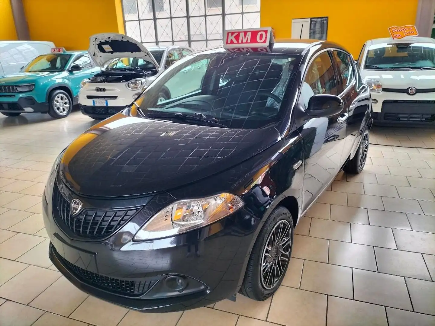 Lancia Ypsilon 1.0 70cv hybrid ORO KM 0!!! NO VINCOLI!!! Schwarz - 1