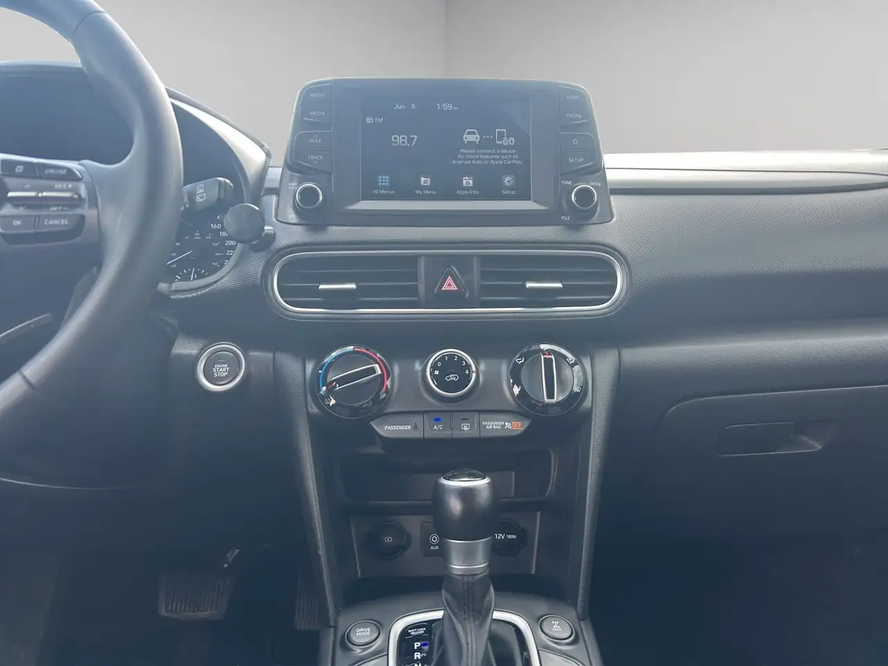 Hyundai KONA снимка Hyundai KONA