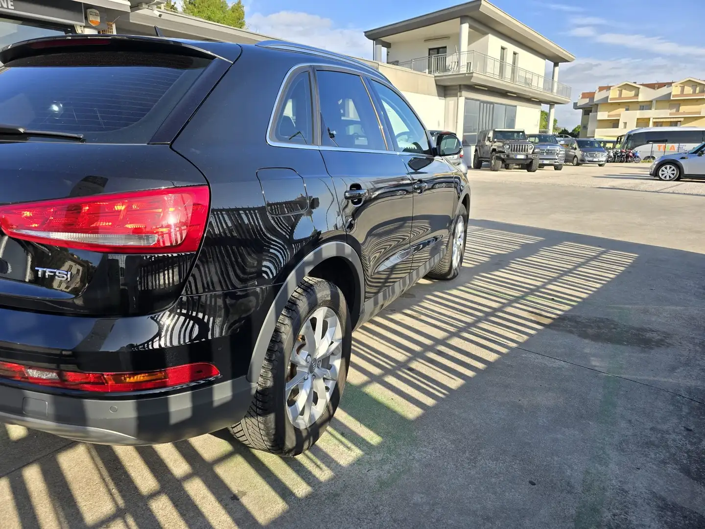 Audi Q3 Black - 2