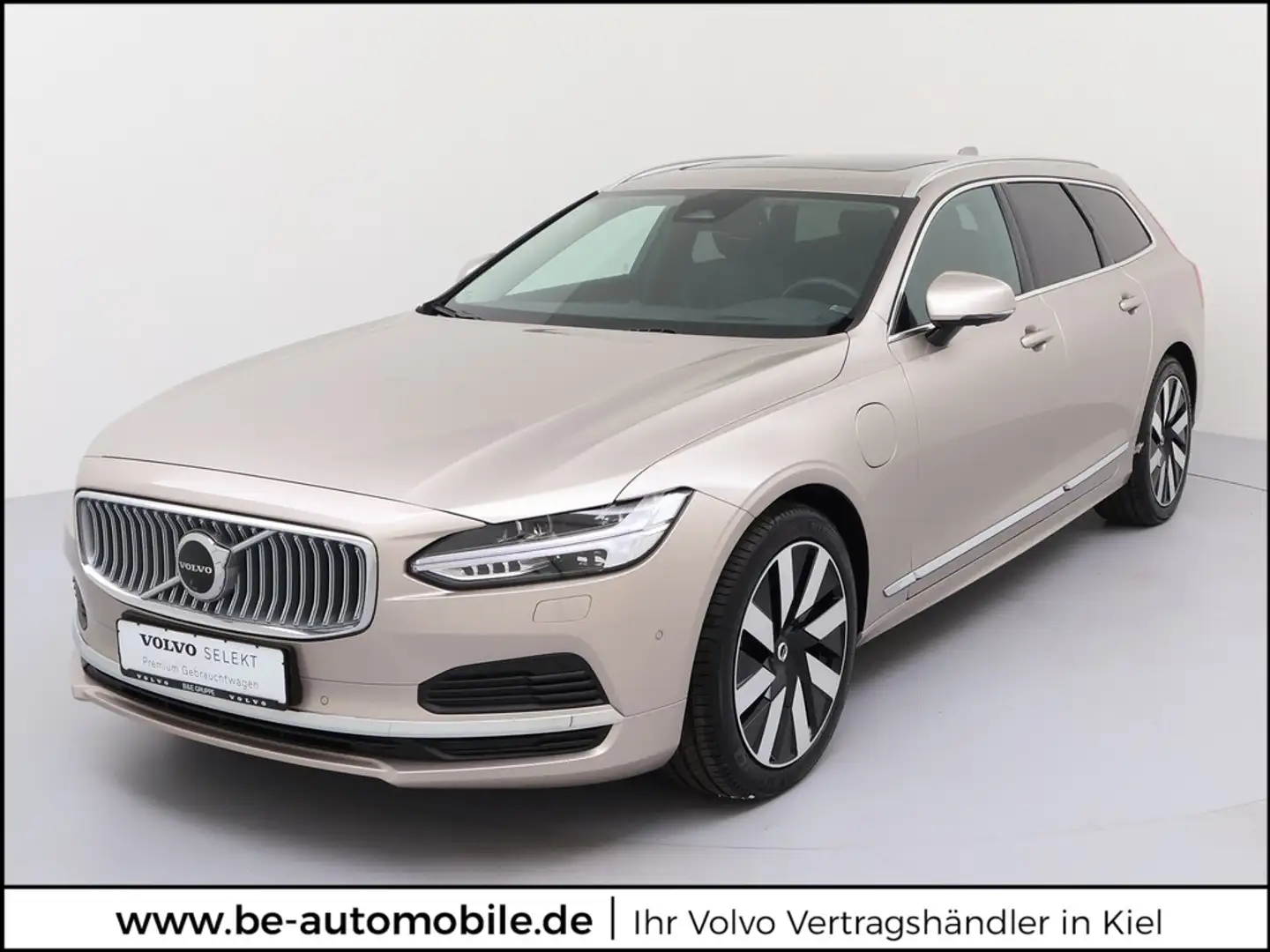 Volvo V90 Kombi 2.0 Ultra Bright Recharge Plug-In Hybrid AWD Beige - 1
