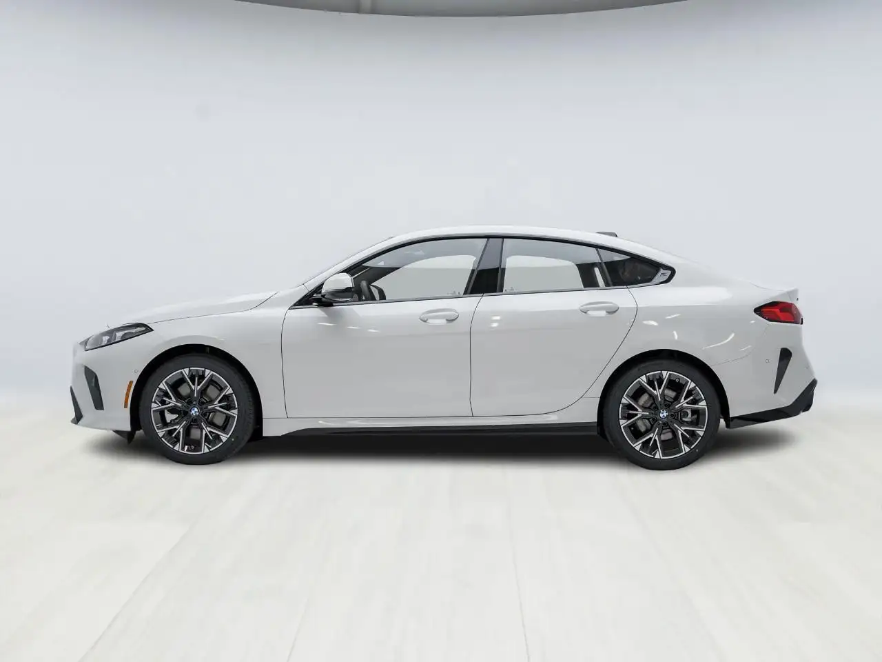 BMW 2 Series снимка BMW 2 Series