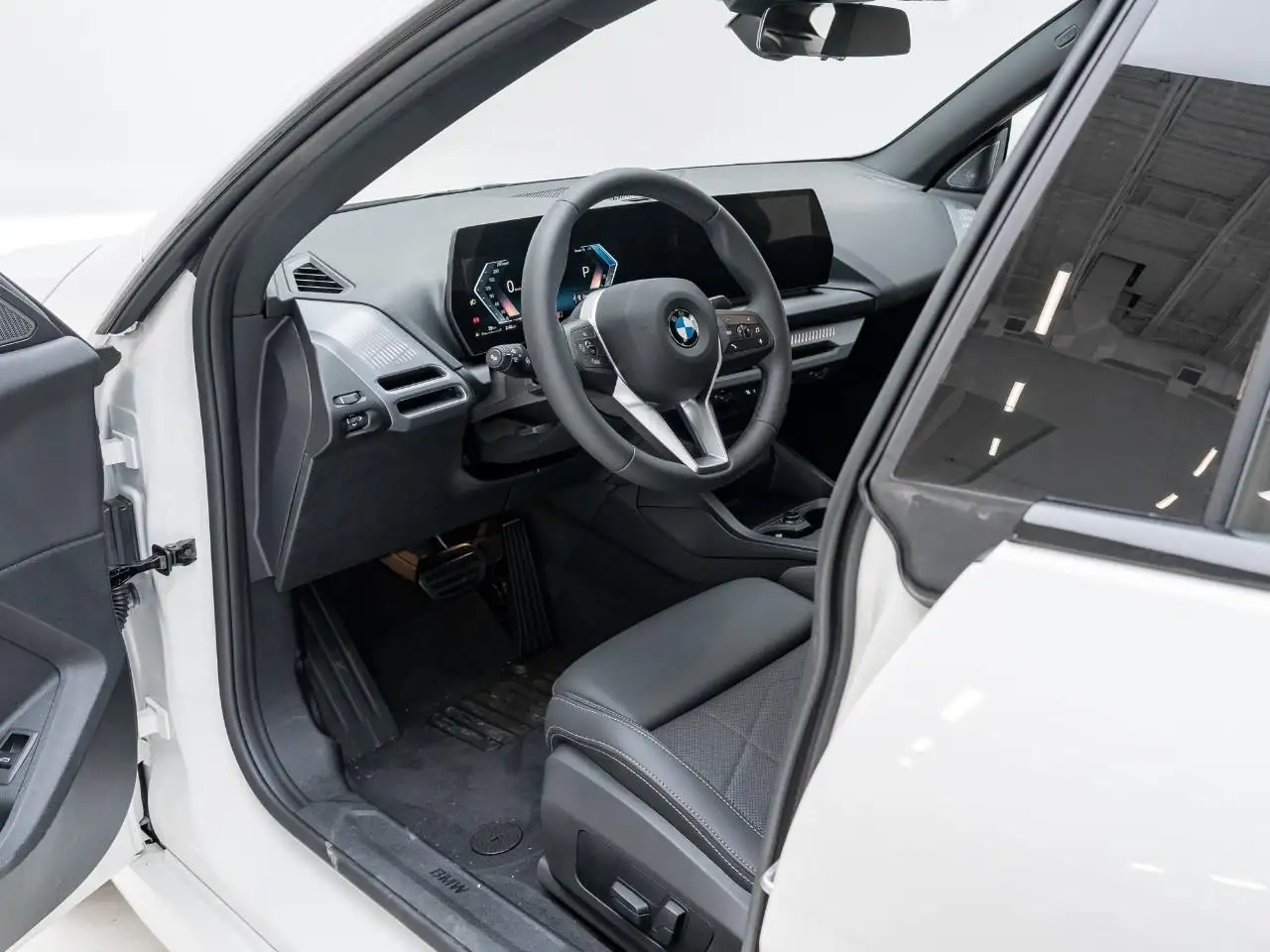 BMW 2 Series снимка BMW 2 Series