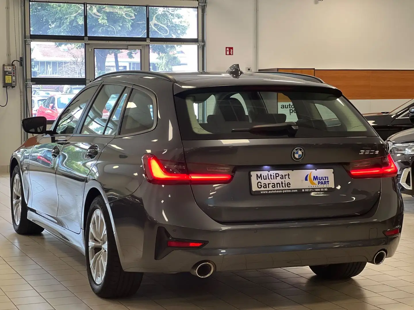 BMW 320 e Advantage Aut Navi/Sitzheiz/SportSitz/Tempo Grau - 2