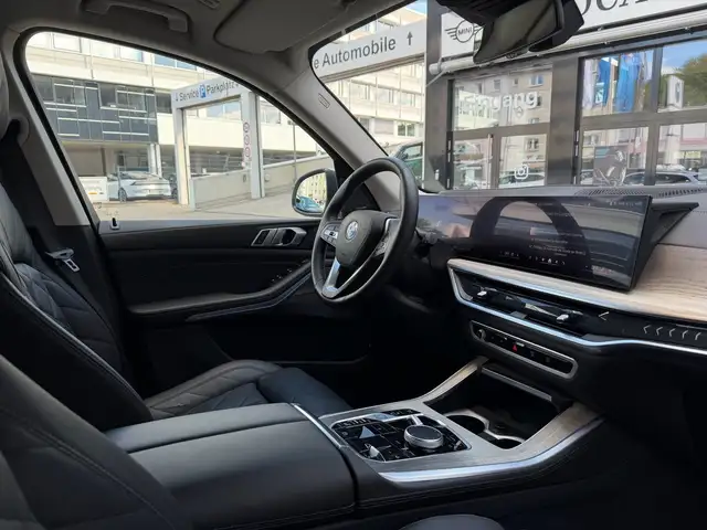 BMW X5 view 5
