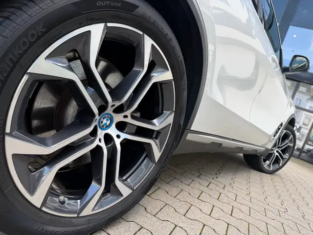 BMW X5 view 4
