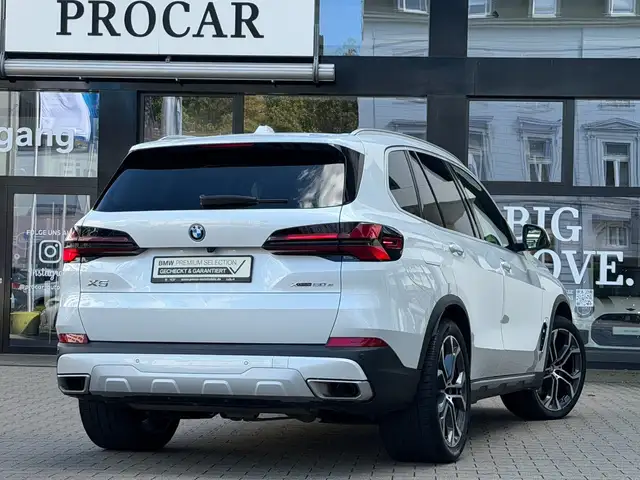 BMW X5 view 2