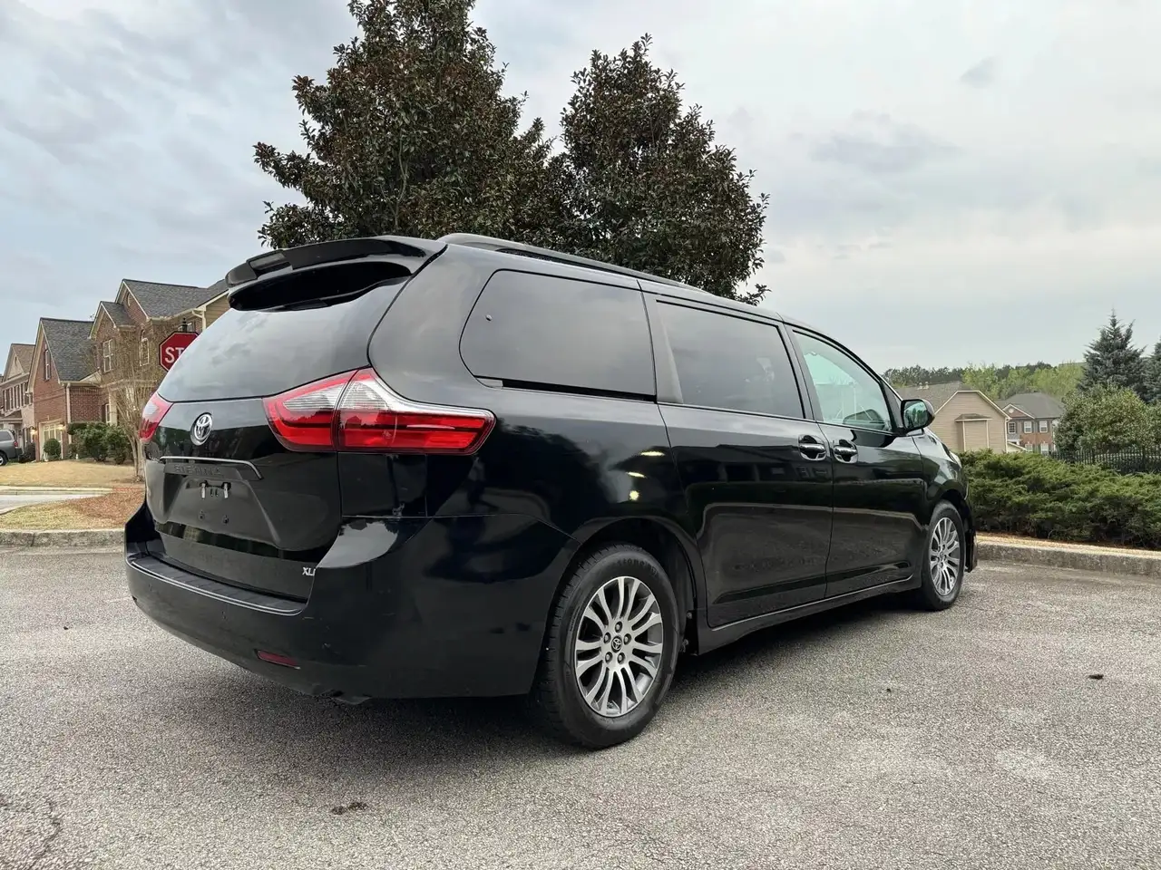 Toyota Sienna снимка Toyota Sienna