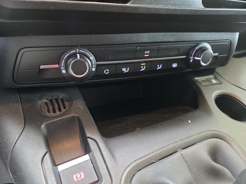 Peugeot Partner 1.6 BlueHDi // 3 PLACES / CLIM / GARANTIE 1 AN // — photo 11