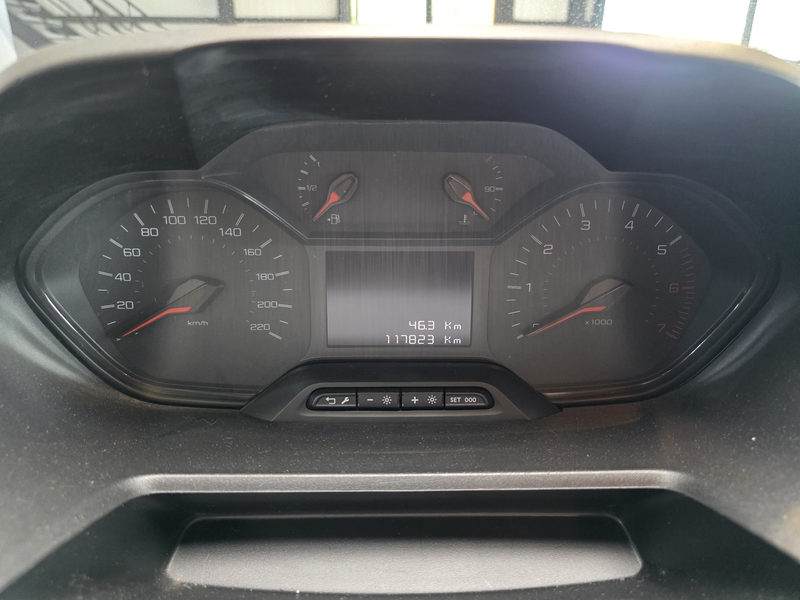 Peugeot Partner 1.6 BlueHDi // 3 PLACES / CLIM / GARANTIE 1 AN // — photo 12