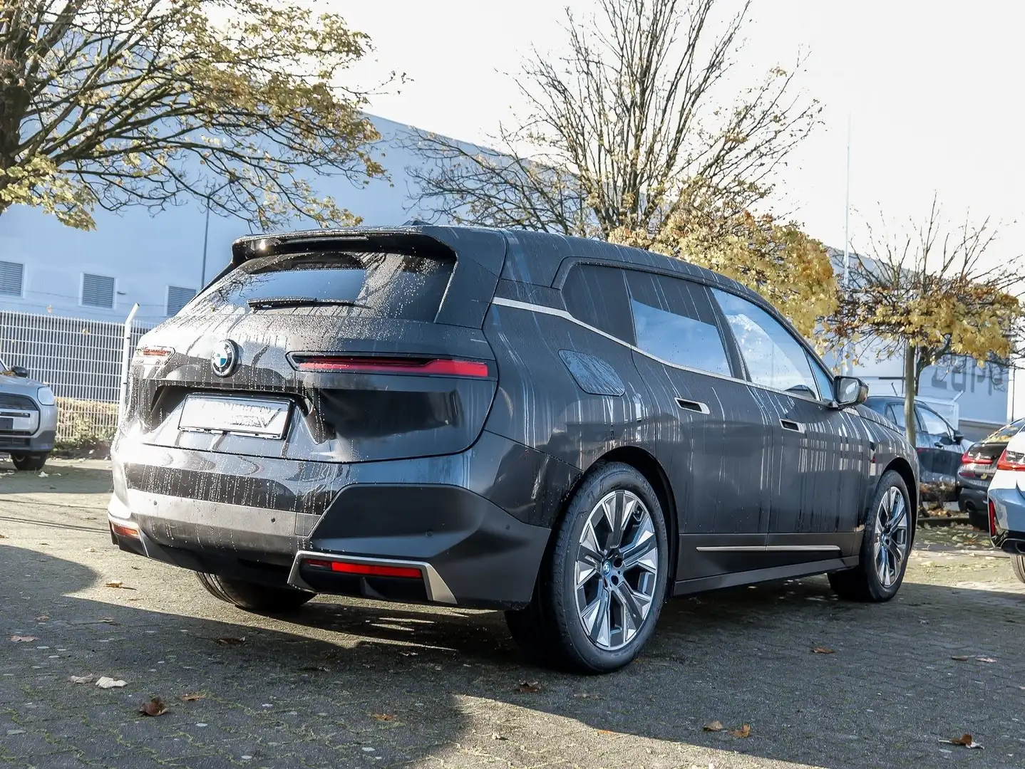 BMW iX xDrive40 HUD+AHK+H/K+PA Plus+DA Prof.+DAB+SHZ+KZG+ Schwarz - 2