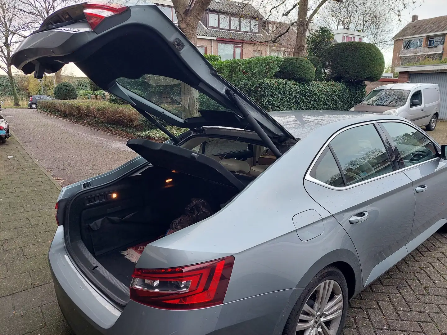 Skoda Superb 1.4 TSI ACT Act. Bns Grijs - 2